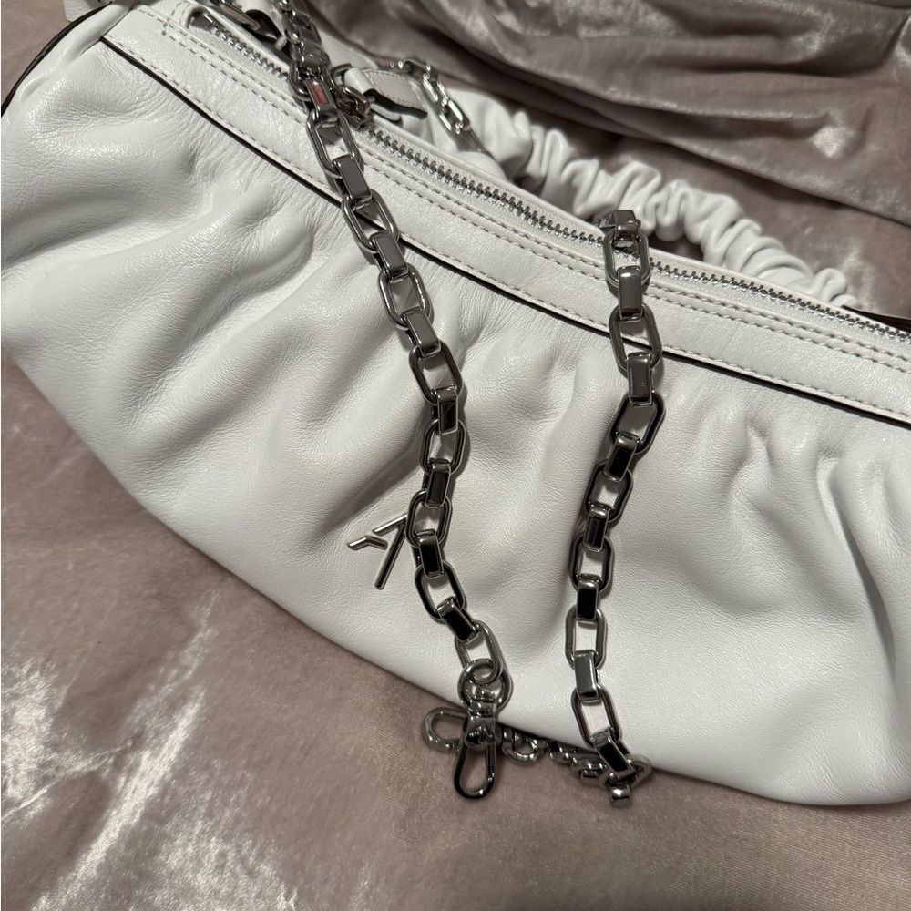 Manu Atelier Ruched Cylinder shoulder bag in white leather. - Picture 3 of 6